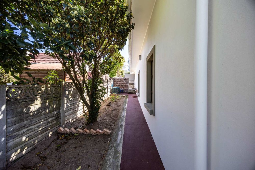 Kitchen side entrance