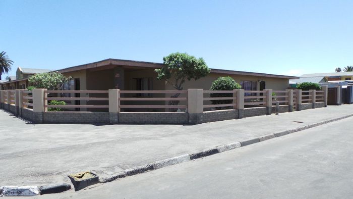Property #2005674, Apartment for sale in Walvis Bay Central