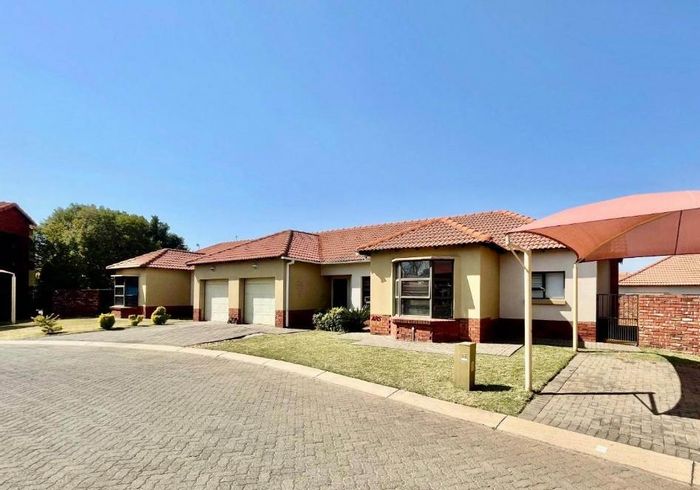 For Sale: Townhouse in Waterkloof AH with 2 beds, secure complex, spacious yard.