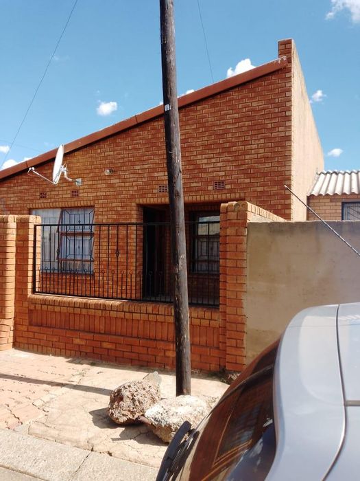 Property #2229543, House pending sale in Naledi