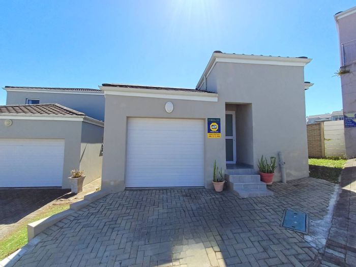 Property #2227466, Townhouse for sale in Nahoon Valley Park