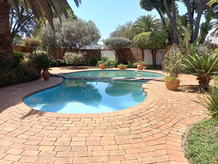 House For Sale in Sunward Park: Entertainer's dream with spacious living, garden, and patio.