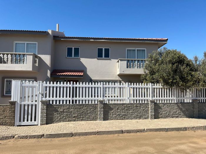 Property #2433587, Townhouse For Sale in Hage Heights