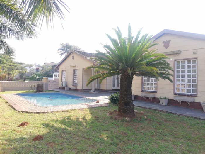 Isipingo Hills House For Sale: 4 Bedrooms, Pool, Bachelor Flat, Prime Location!