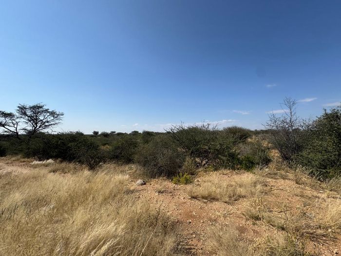 For Sale: 27ha Small Holding in Okahandja Central with borehole and dam.