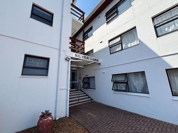 Northcliff Apartment To Rent: 1 bed, secure parking, mountain views, close to amenities.