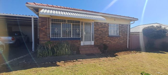 Family home for sale in South Hills: 3 beds, 2 baths, office patio.