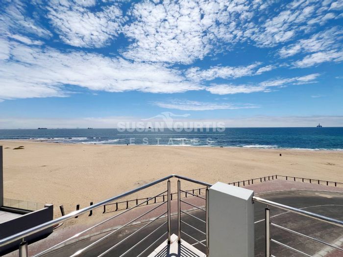 Long Beach Townhouse For Sale: 3 bedrooms, sea views, entertainment area, indoor BBQ.