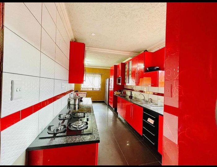 South Hills House For Sale: 5 Bedrooms, Rental Income Potential, 6 Flats.