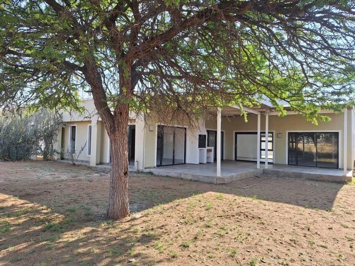 For Sale: House in Omeya Golf Estate, 4 beds, double garage, open-plan living.