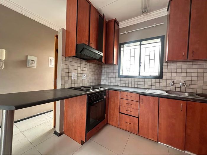 Dorado Park Apartment For Sale: Includes all costs, ideal for first-time buyers.