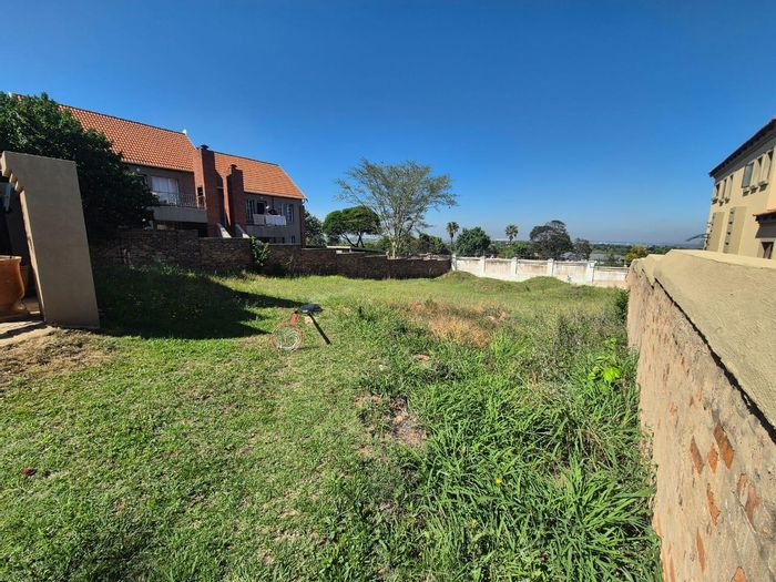 Rietvalleirand For Sale: 595 m² vacant land with approved plans, secure estate access.