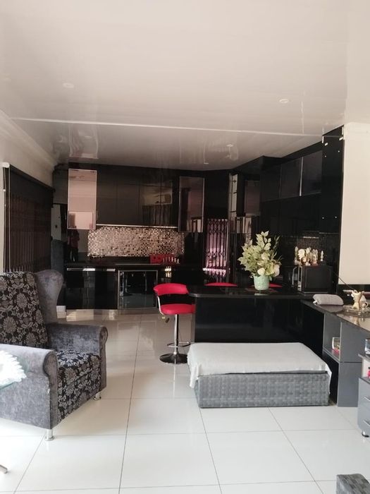 5-Bedroom House For Sale in Panorama: Pool, braai area, double garage, study.