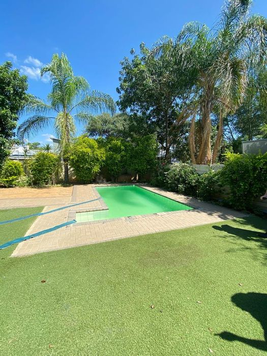 House for Sale in Pioniers Park: 4 Bedrooms, Pool, Lapa, Secure Parking.