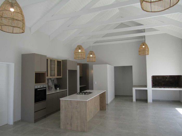 Coastal living in Britannia Bay: 3-bed house, double garage, near beach. For Sale.