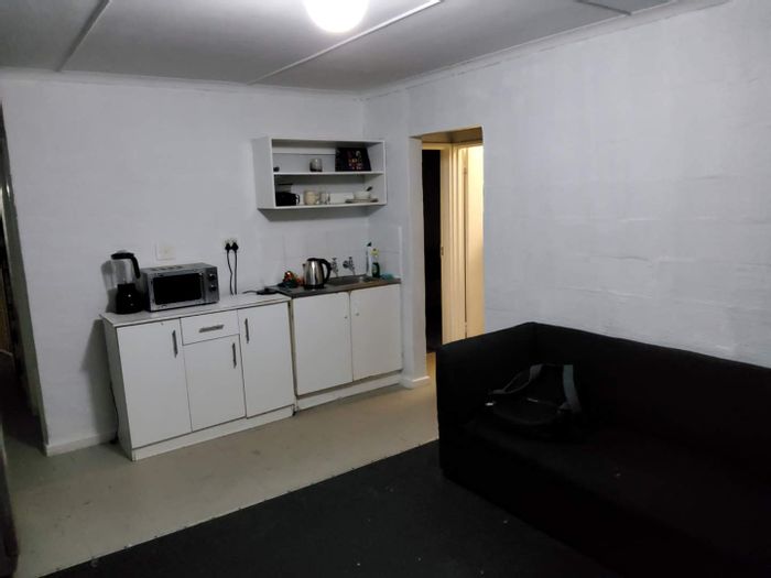 Amalinda Apartment For Sale: 3 Bedrooms, secure access, near amenities.