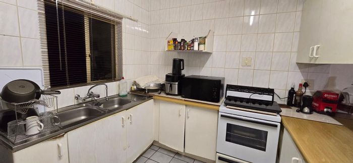 For Sale: 3-Bedroom Apartment in Kingsview with Pool and Secure Complex Living.