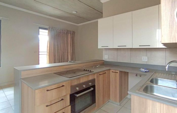 Montana Apartment For Sale: 2 Bedrooms, carport, spacious living area, convenient location.
