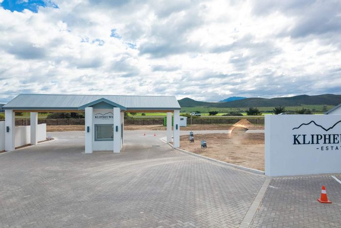 Vacant Land Residential For Sale in Reebok: Secure community, 24-hour security, pet-friendly.