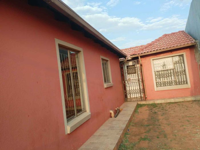 Property #2325411, Cottage Rental Monthly in Nellmapius