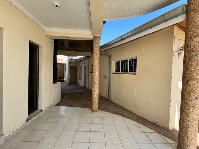 Property #2420154, House For Sale in Cimbebasia