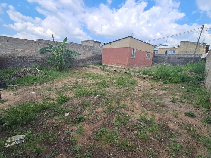 Kaalfontein House For Sale: 1-bedroom, garage, near shopping centers and amenities.