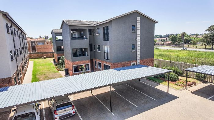 For Sale: 3-Bedroom Apartment in Kenleaf with Open Plan Living and Amenities.