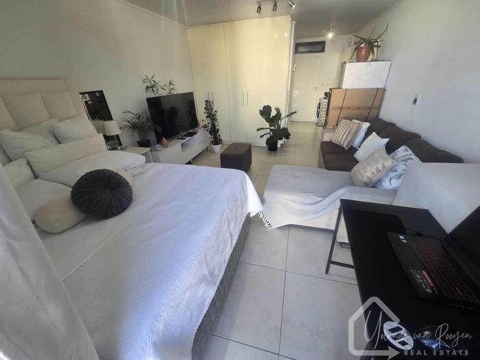 For Sale: Apartment in Windhoek Central with 24-hour security and convenient amenities.
