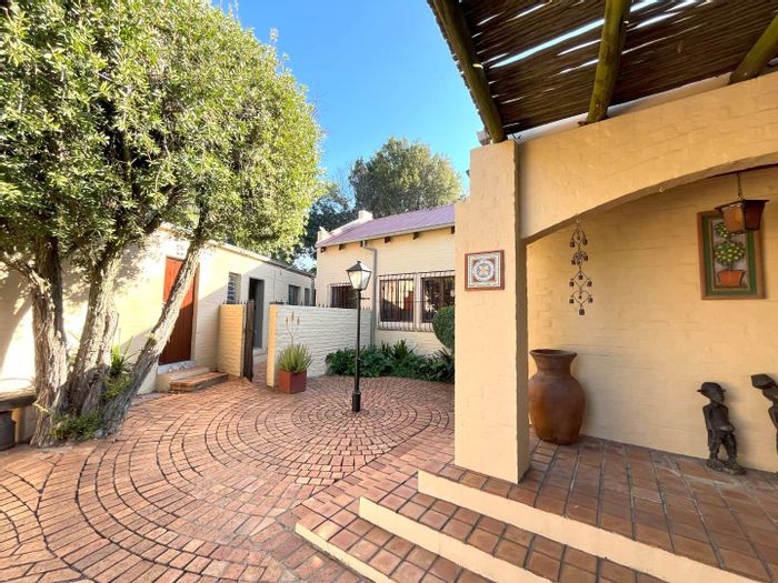 Property #2395445, House For Sale in Garsfontein