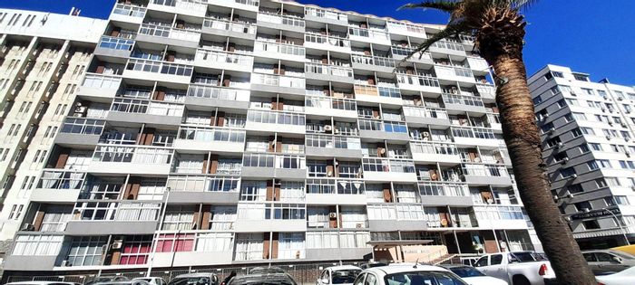 South Beach Apartment For Sale: 2.5 bedrooms, secure parking, close to promenade.
