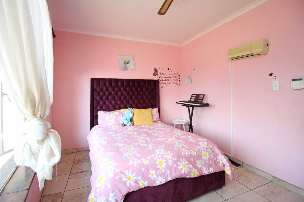 Bedroom 1 : Main Ensuite Bedroom located in the Upstairs Section of the Property