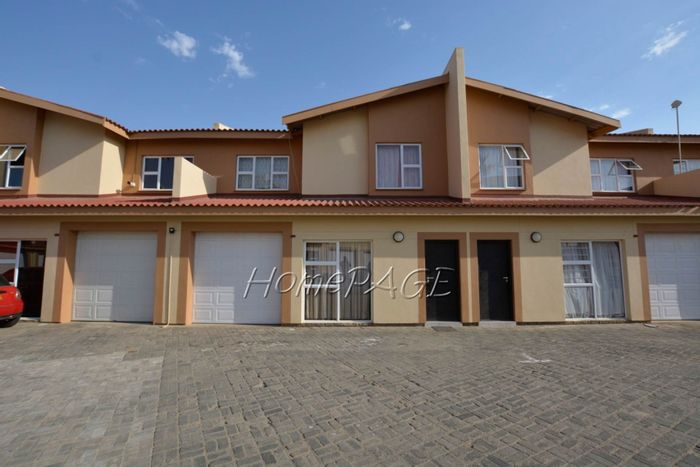 Property #1209518, Townhouse for sale in Fairways Estate