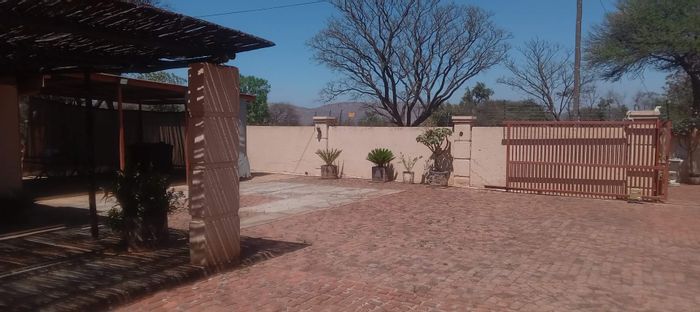 Expansive Small Holding For Sale in Rietfontein, Hartbeespoort with Multiple Accommodations