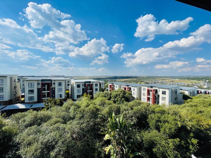 Fourways Penthouse-Style Apartment For Sale: Pool, Gym, Near Dainfern Square