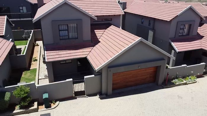 For Sale: House in Wild Olive Estate with 3 beds, 3 baths, and security.