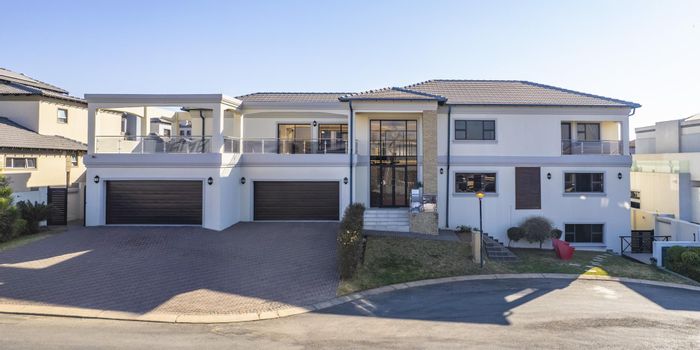 Stunning 5-Bedroom House for Sale in Blue Valley Golf Estate with Entertainment Oasis