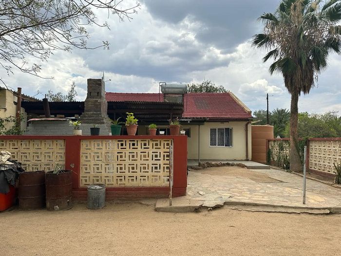 For Sale: House in Okahandja Central with spacious yard and convenient access.