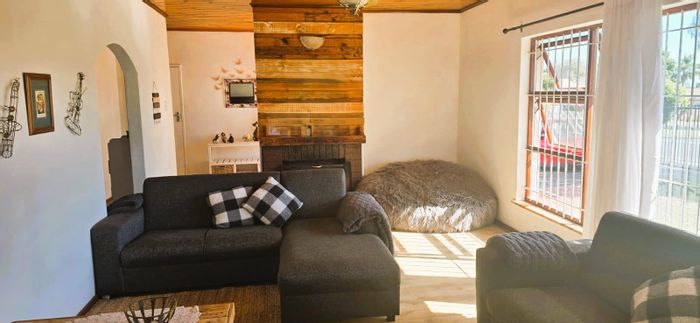 House to Rent in Panorama: 4 beds, pool, indoor braai, double garage.