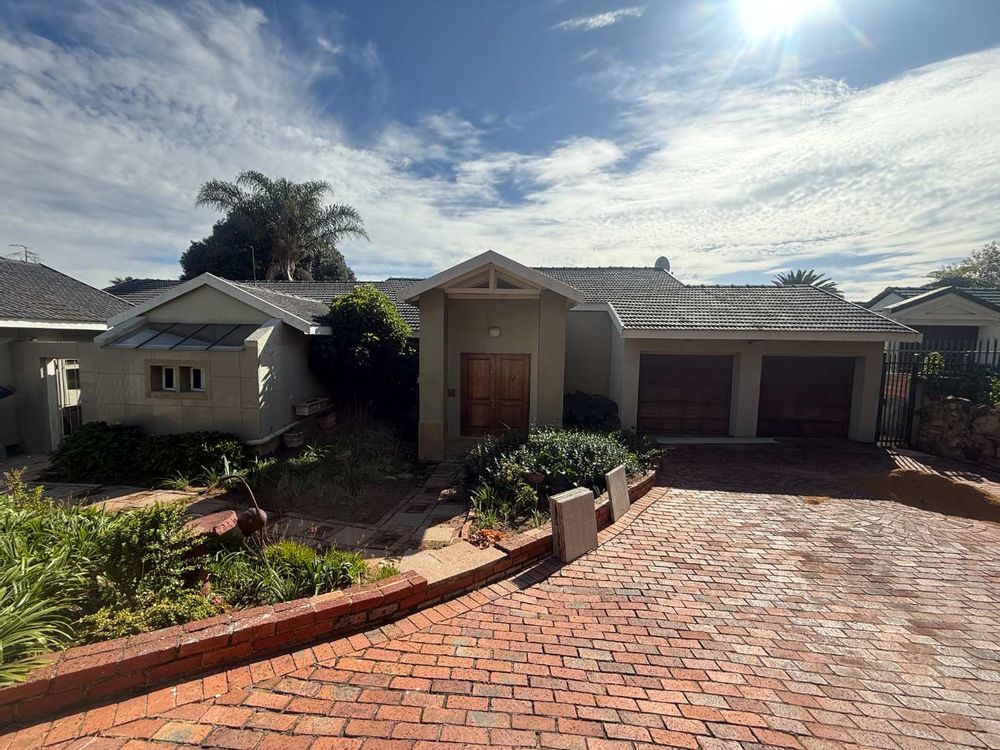 Well maintained 3 shared properties on one stand