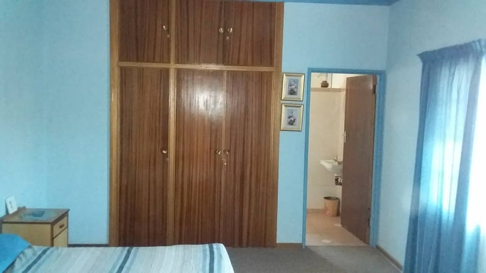 Main house- bedroom 2 with built-in cupboards