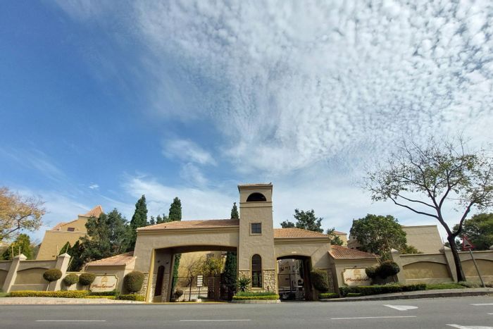 Lonehill Apartment To Rent: 1 Bed, Pool, Clubhouse, 24-Hour Security, Covered Patio.