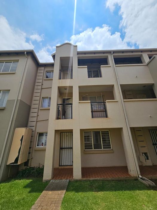 2-Bedroom Apartment For Sale in Boksburg Central with Security and Carport.