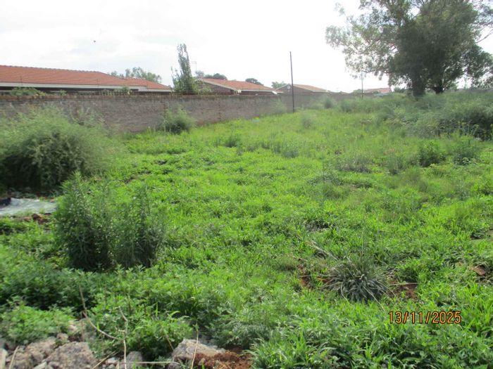 Vacant Land Residential For Sale in Henley On Klip, 4,064 m² with services.
