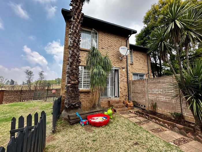 Townhouse For Sale in Van Riebeeck Park: 2 beds, garden, security, garage.