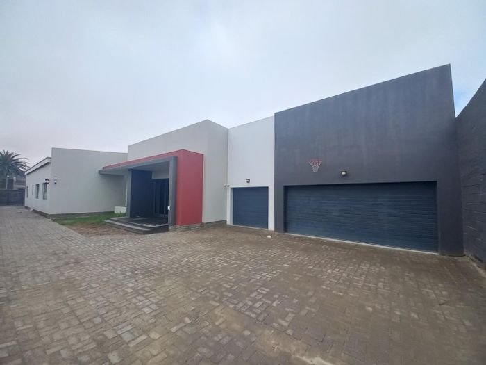 Property #2412439, House For Sale in Meersig