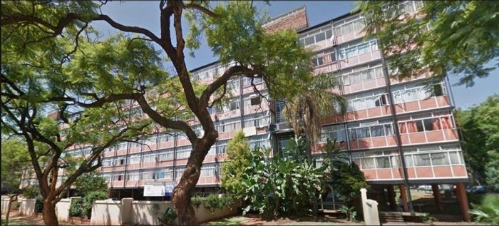 For Sale: Apartment in Muckleneuk with 1 bedroom, garage, and functional kitchen.