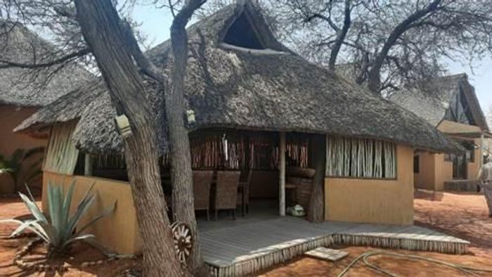 Property #2100966, Game Farm Lodge for sale in Kamanjab