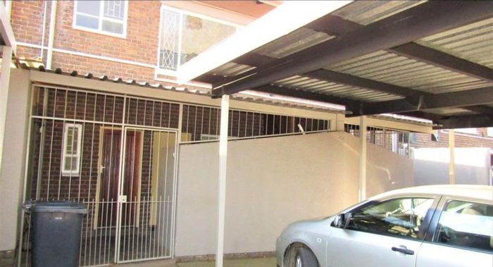 For Sale: Clubview Townhouse, 3 beds, 2 baths, pet-friendly, secure parking.