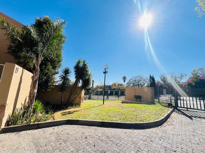 Property #2247232, Apartment rental monthly in Sunninghill