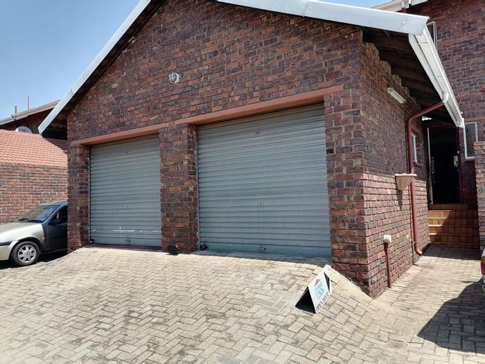 For Sale: Cluster in Glen Marais Ext 22 with garden, braai area, and security.